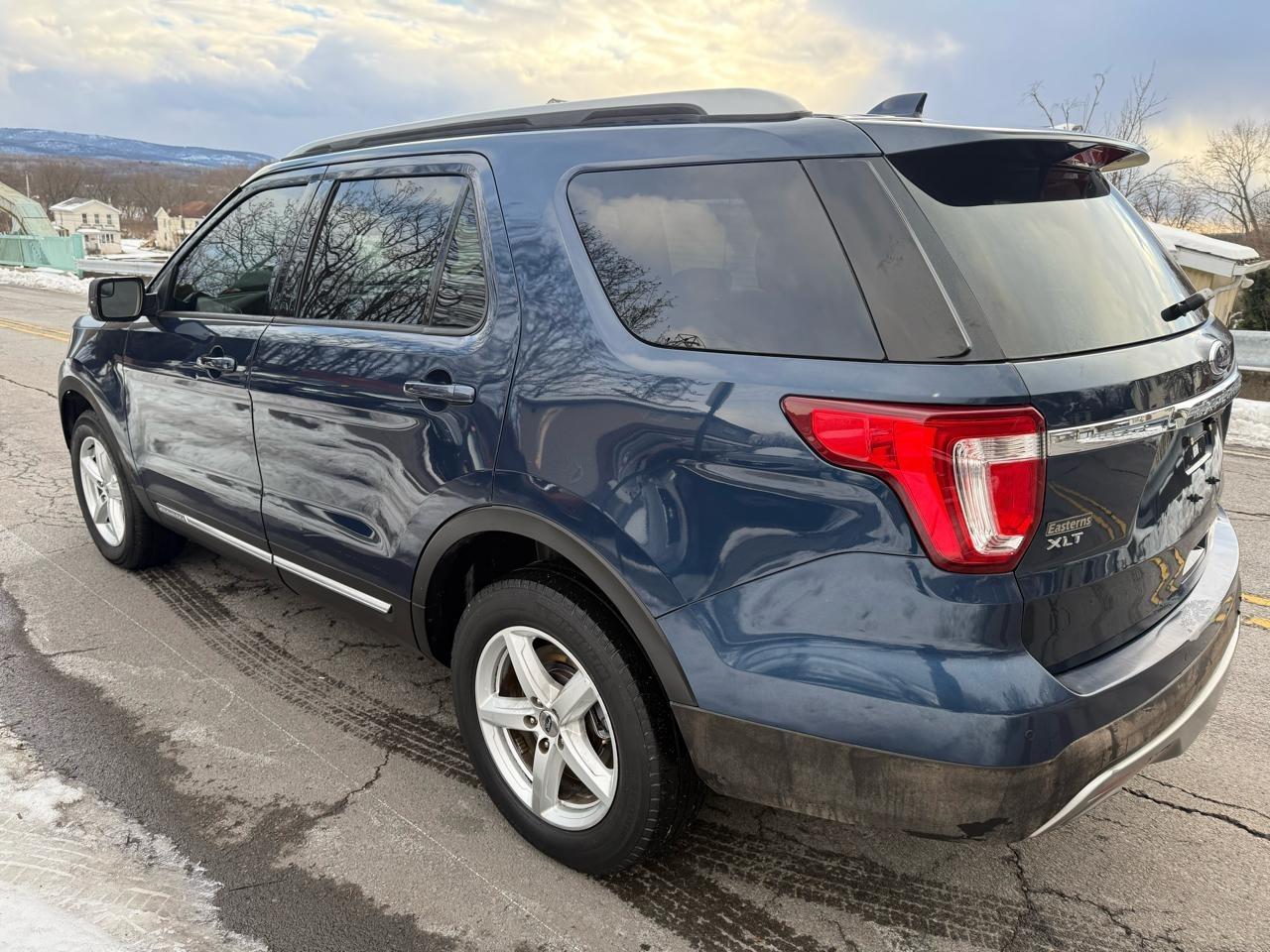 Ford Explorer XLT 4WD 2017