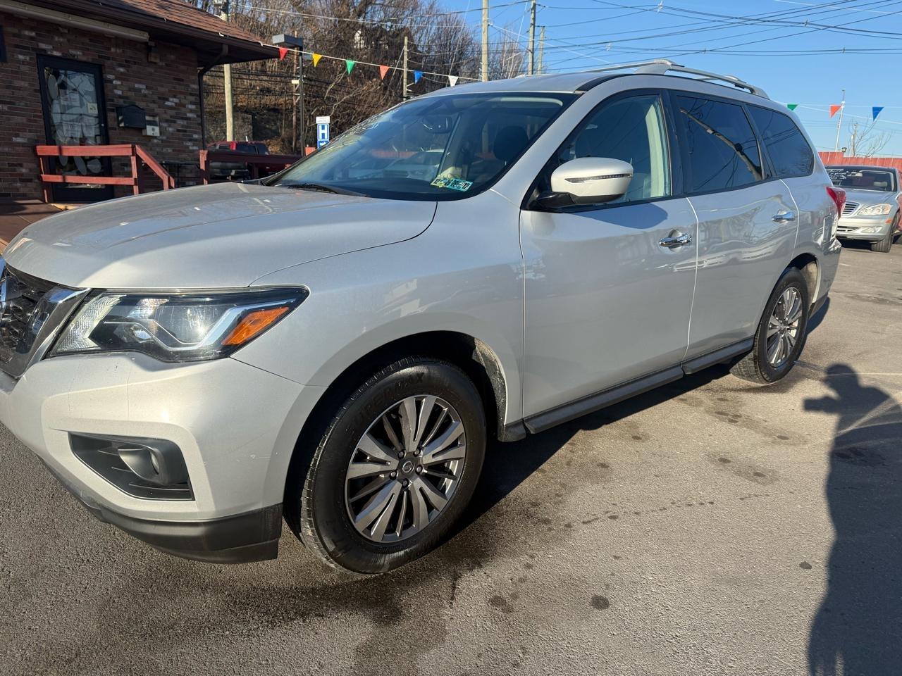 Nissan Pathfinder 4x4 SV 2019