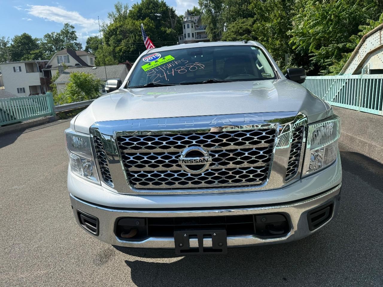 Nissan Titan 4x4 Crew Cab SV 2019