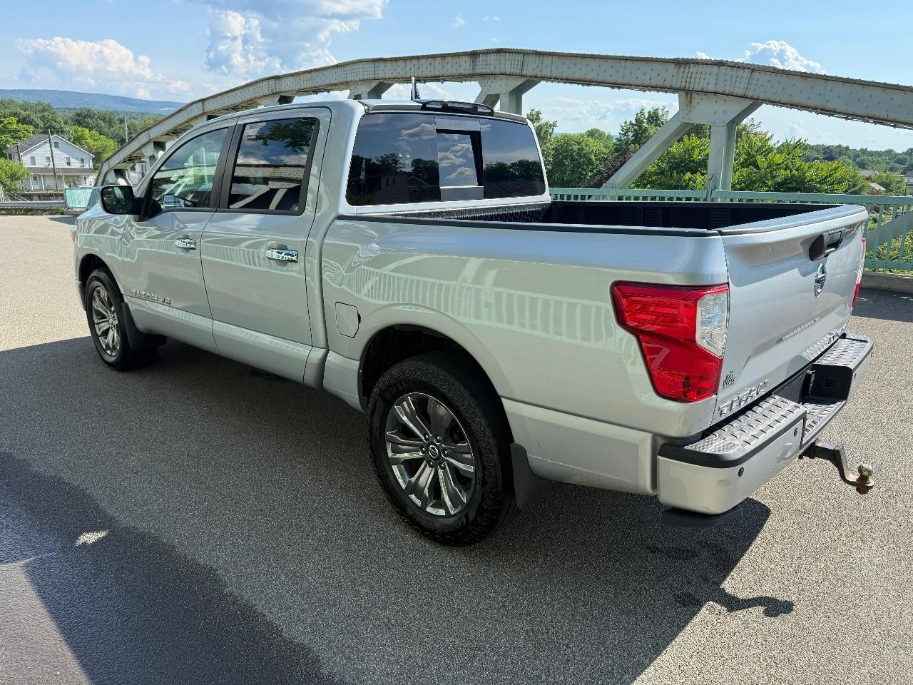 Nissan Titan 4x4 Crew Cab SV 2019