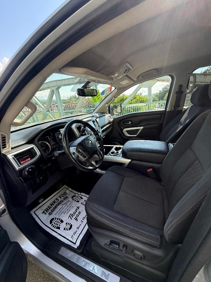 Nissan Titan 4x4 Crew Cab SV 2019