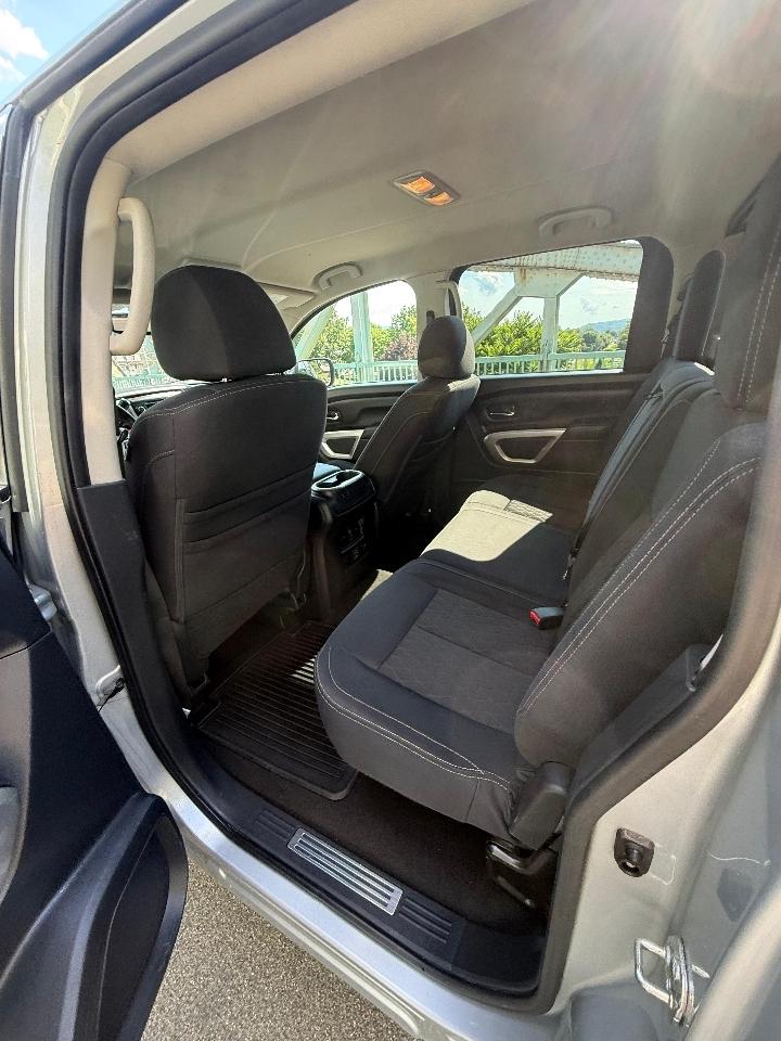 Nissan Titan 4x4 Crew Cab SV 2019