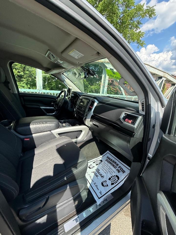 Nissan Titan 4x4 Crew Cab SV 2019