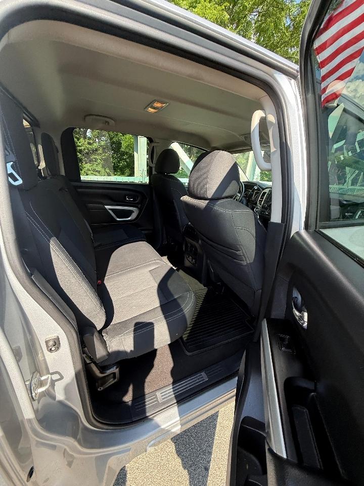 Nissan Titan 4x4 Crew Cab SV 2019