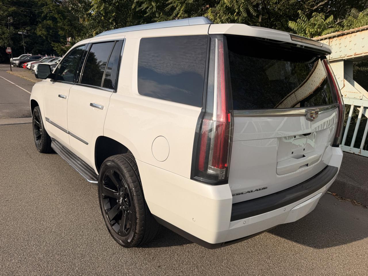 Cadillac Escalade 4WD 4dr Luxury 2019