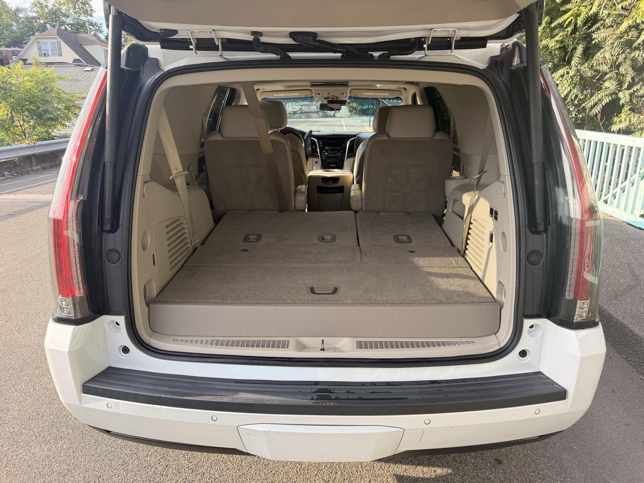 Cadillac Escalade 4WD 4dr Luxury 2019