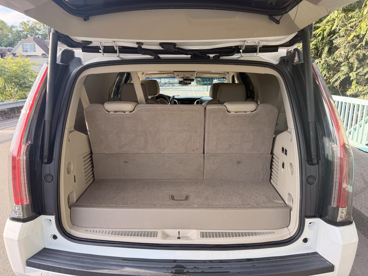 Cadillac Escalade 4WD 4dr Luxury 2019