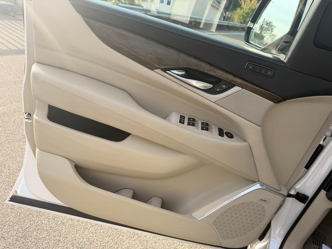 Cadillac Escalade 4WD 4dr Luxury 2019