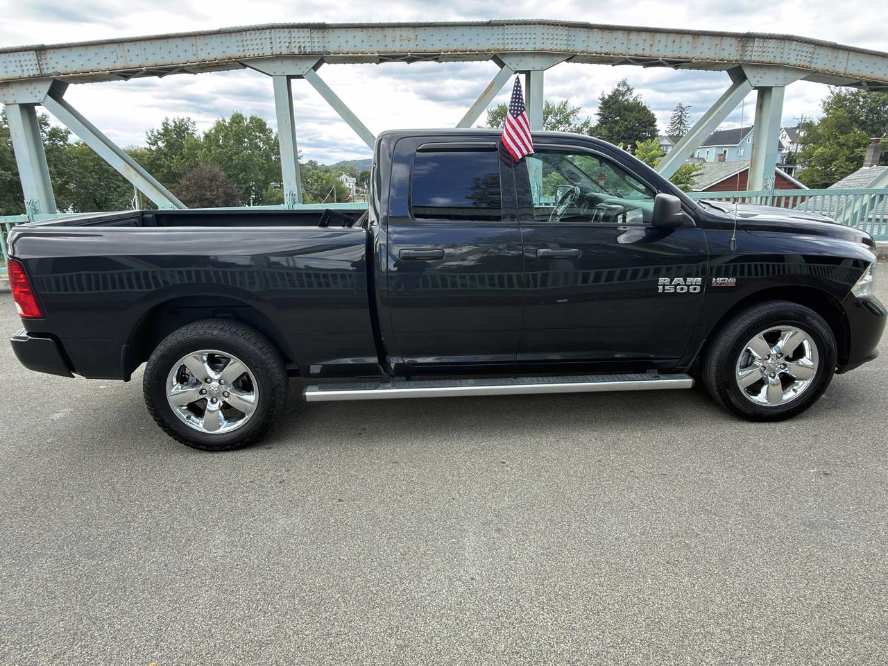 RAM 1500 Express 4x4 Quad Cab 6'4" Box 2018