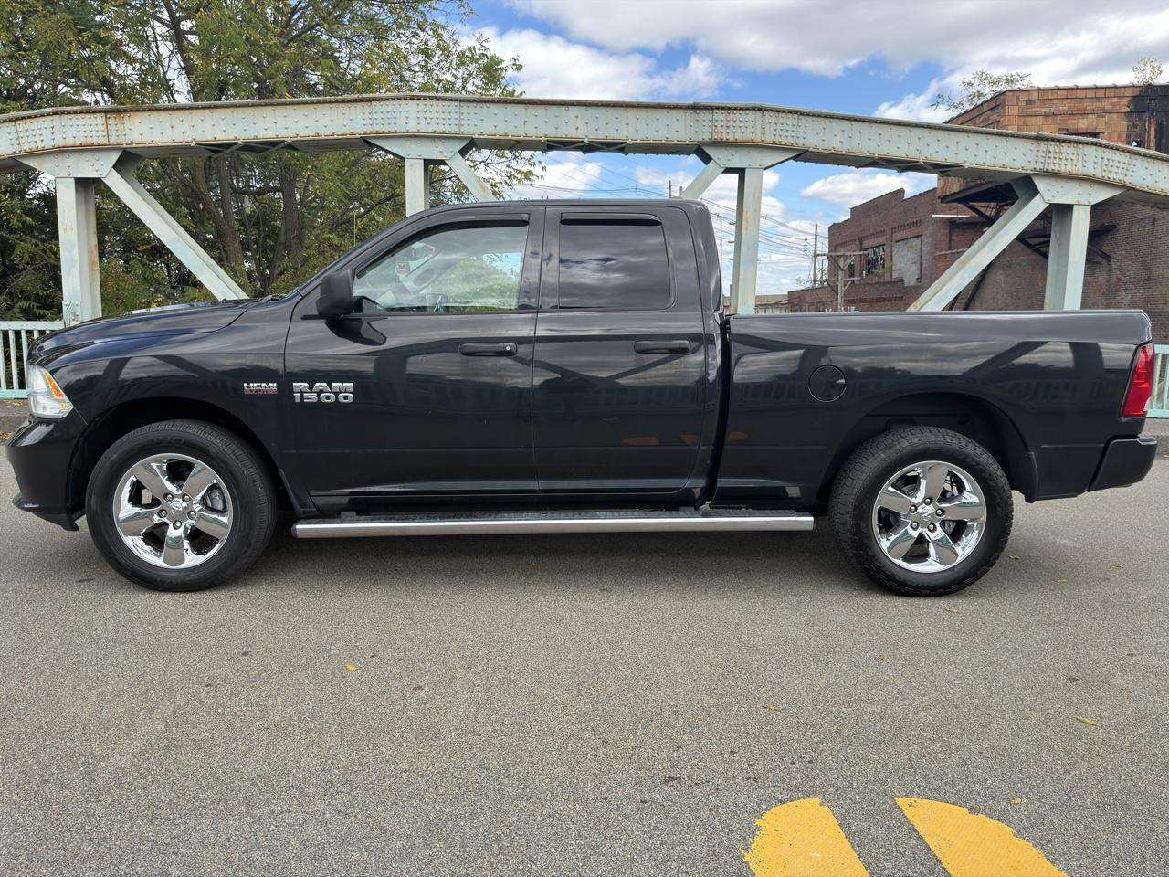 RAM 1500 Express 4x4 Quad Cab 6'4" Box 2018