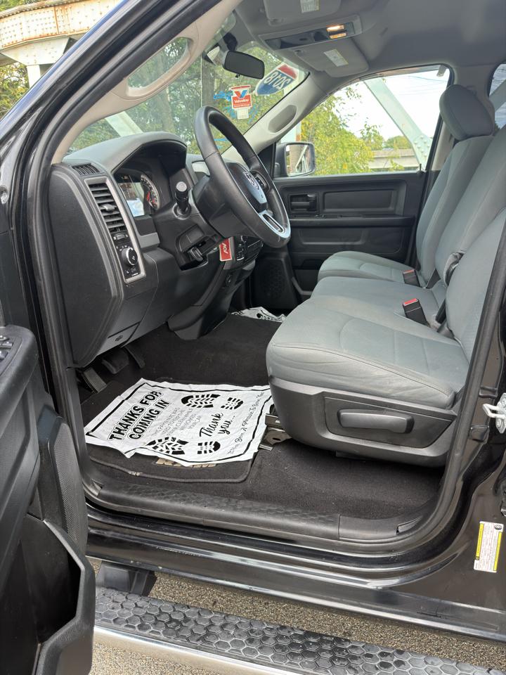 RAM 1500 Express 4x4 Quad Cab 6'4" Box 2018
