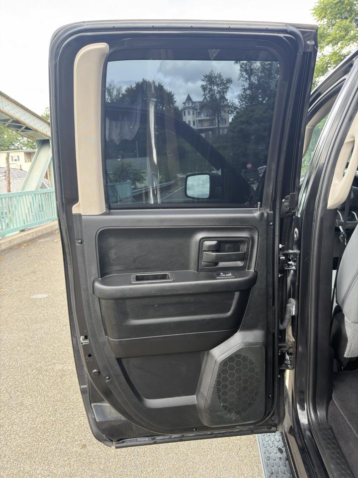RAM 1500 Express 4x4 Quad Cab 6'4" Box 2018