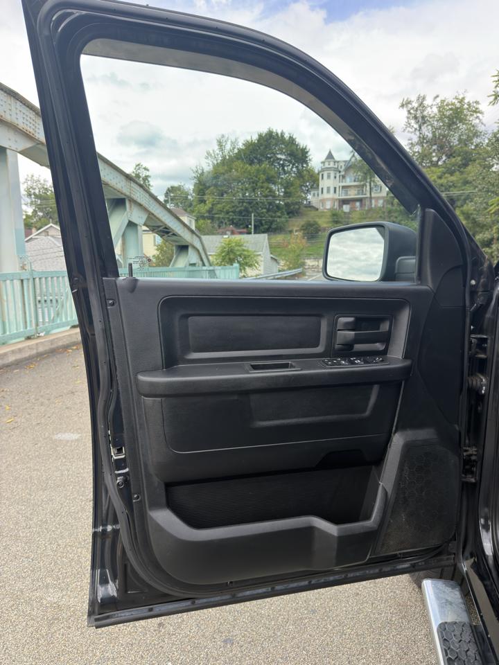 RAM 1500 Express 4x4 Quad Cab 6'4" Box 2018