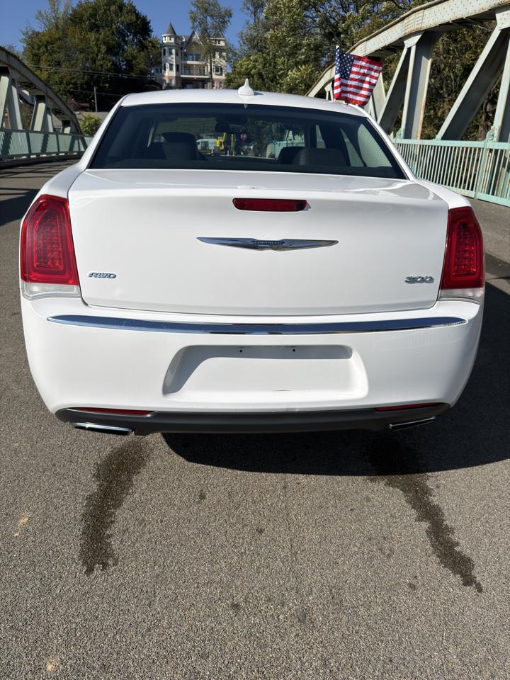 Chrysler 300 4dr Sdn Limited AWD 2015