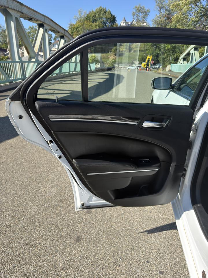 Chrysler 300 4dr Sdn Limited AWD 2015
