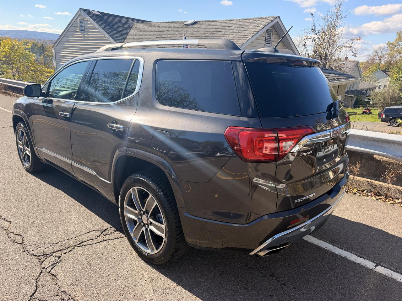 GMC Acadia AWD 4dr Denali 2017