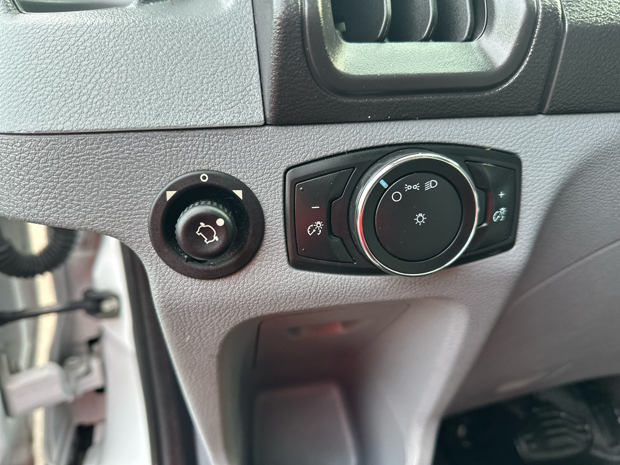 Ford Transit 350 Van Med. Roof w/Sliding Pass. 148-in. WB 2015