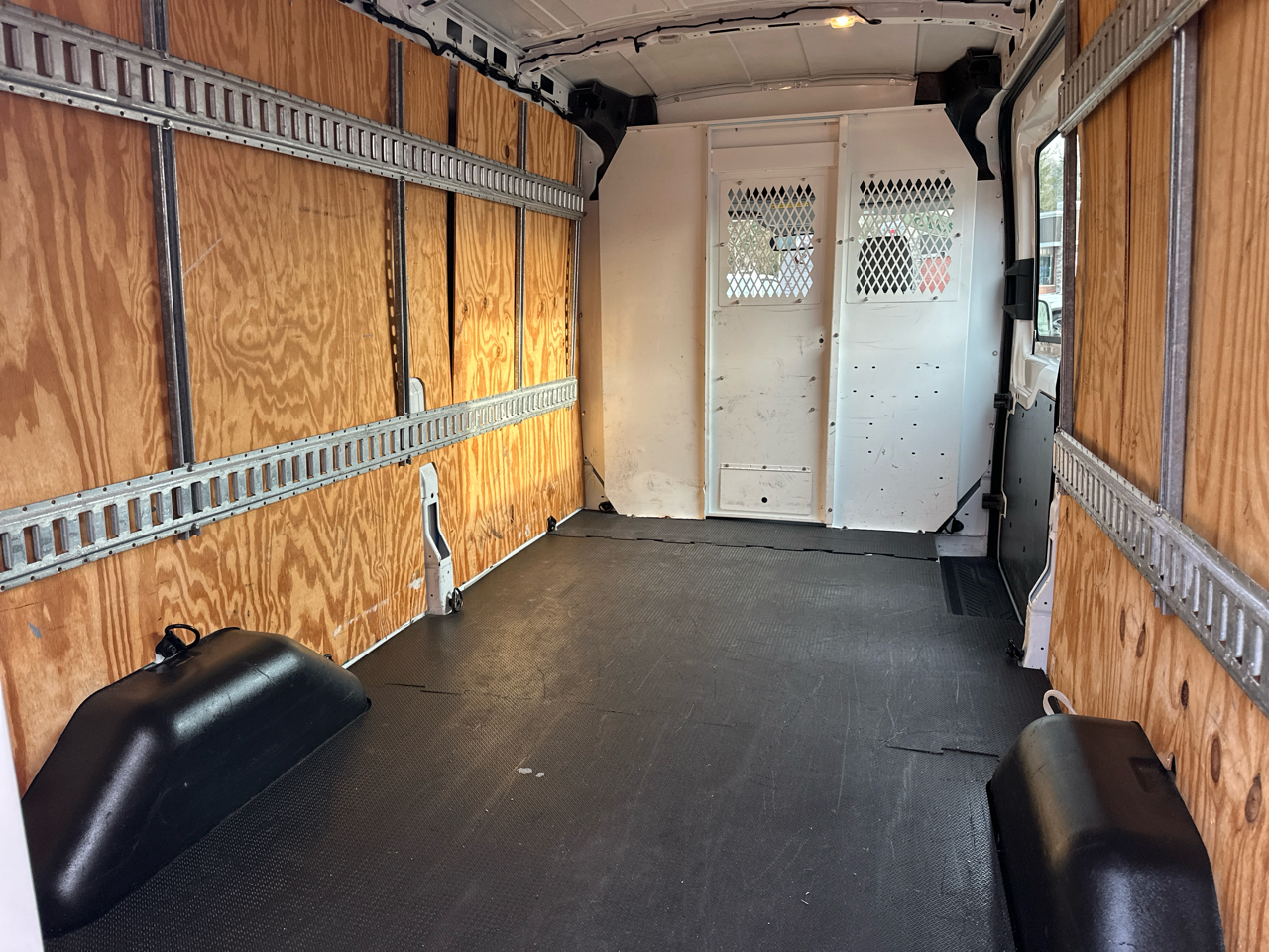 Ford Transit 350 Van Med. Roof w/Sliding Pass. 148-in. WB 2015