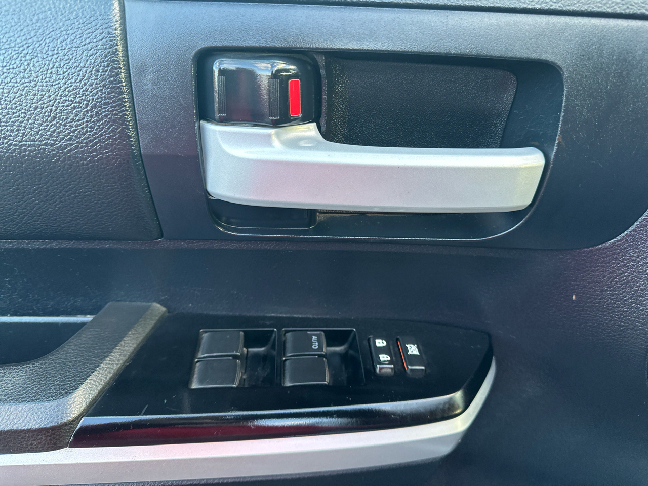 Toyota Tundra SR5 4.6L V8 Double Cab 4WD 2014