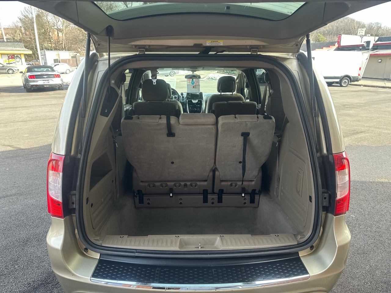 Chrysler Town & Country Touring 2011