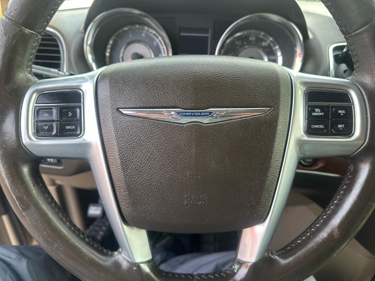 Chrysler Town & Country Touring 2011