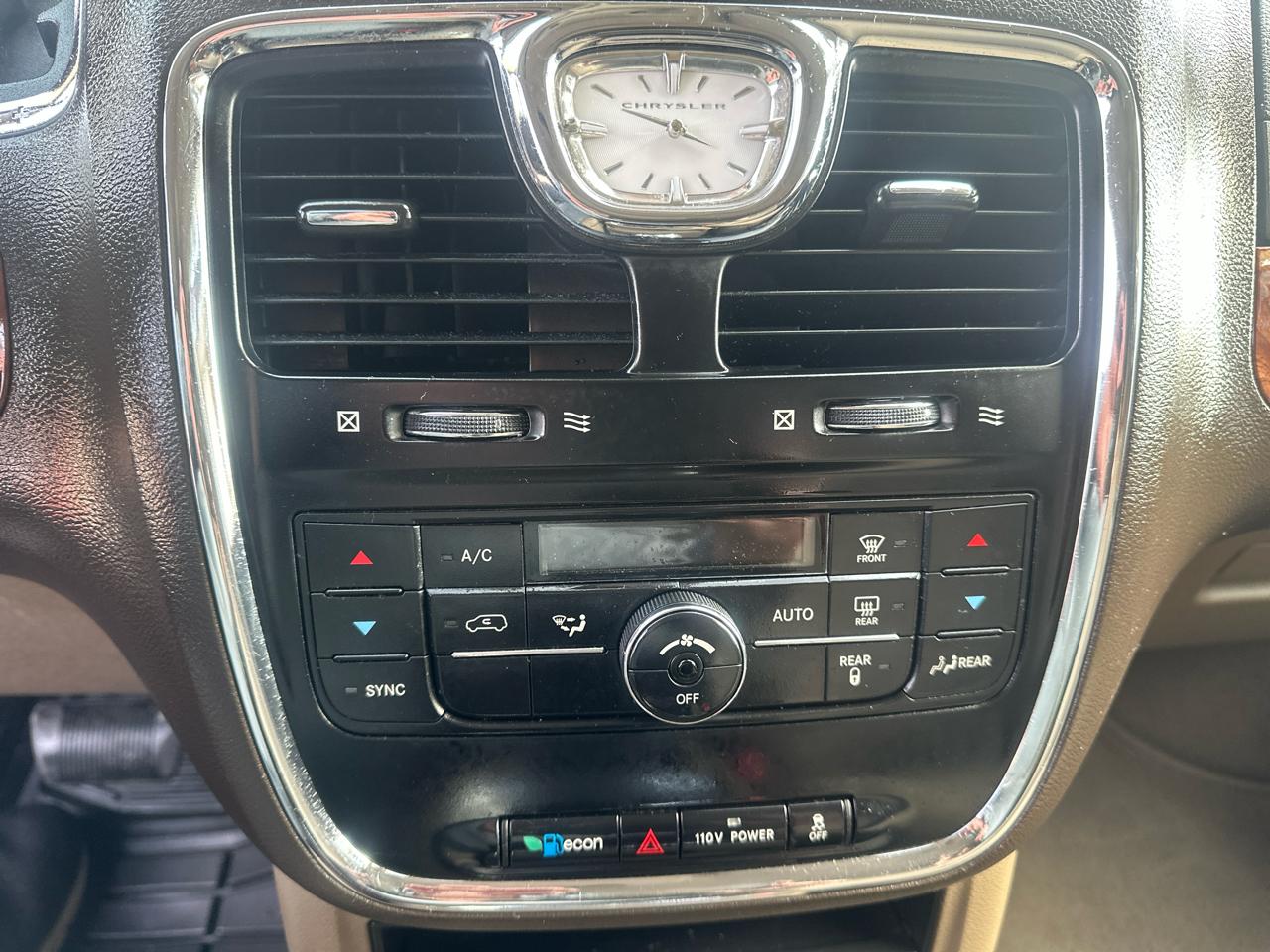 Chrysler Town & Country Touring 2011