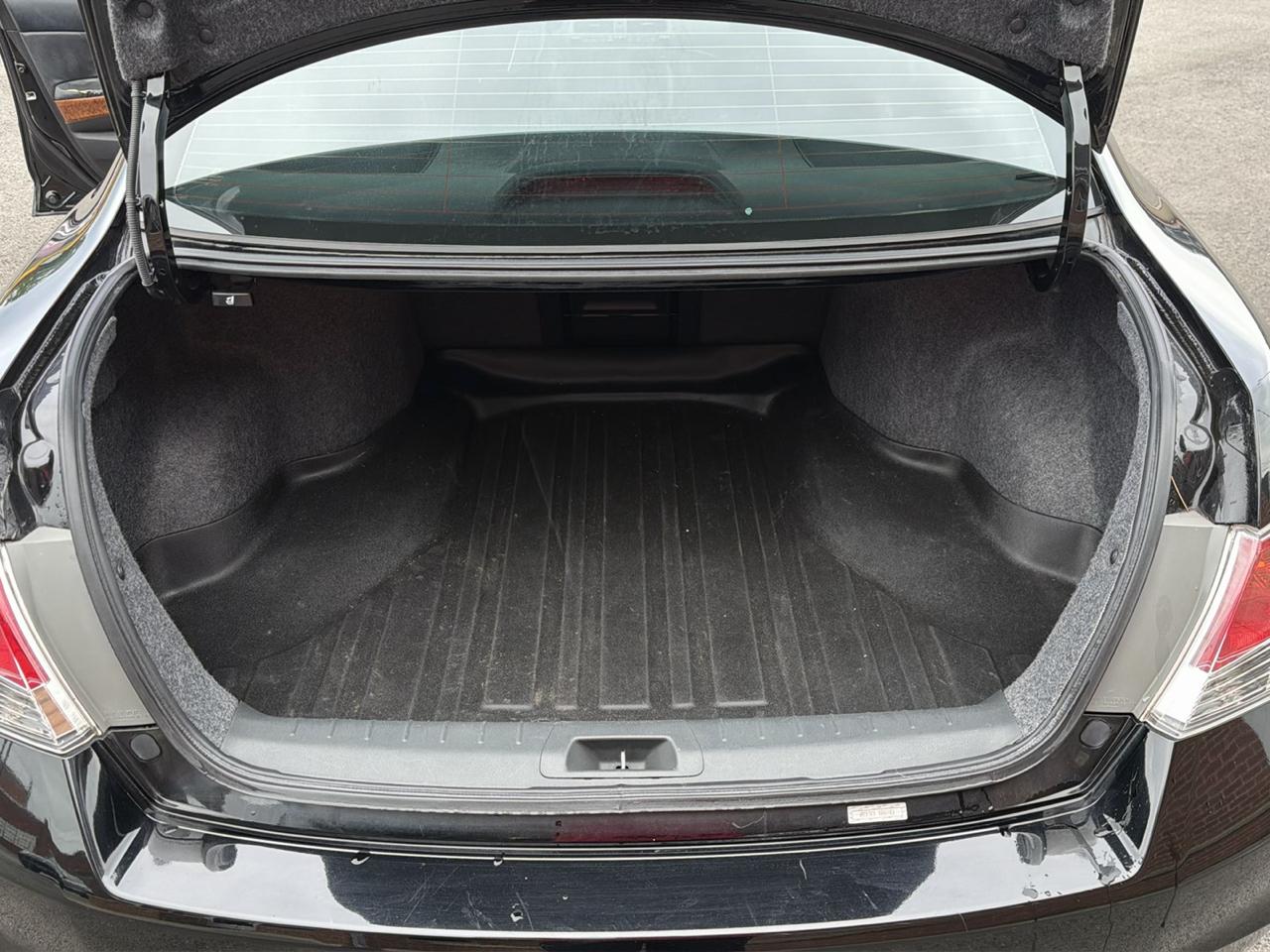 Honda Accord EX-L V-6 Sedan AT 2011