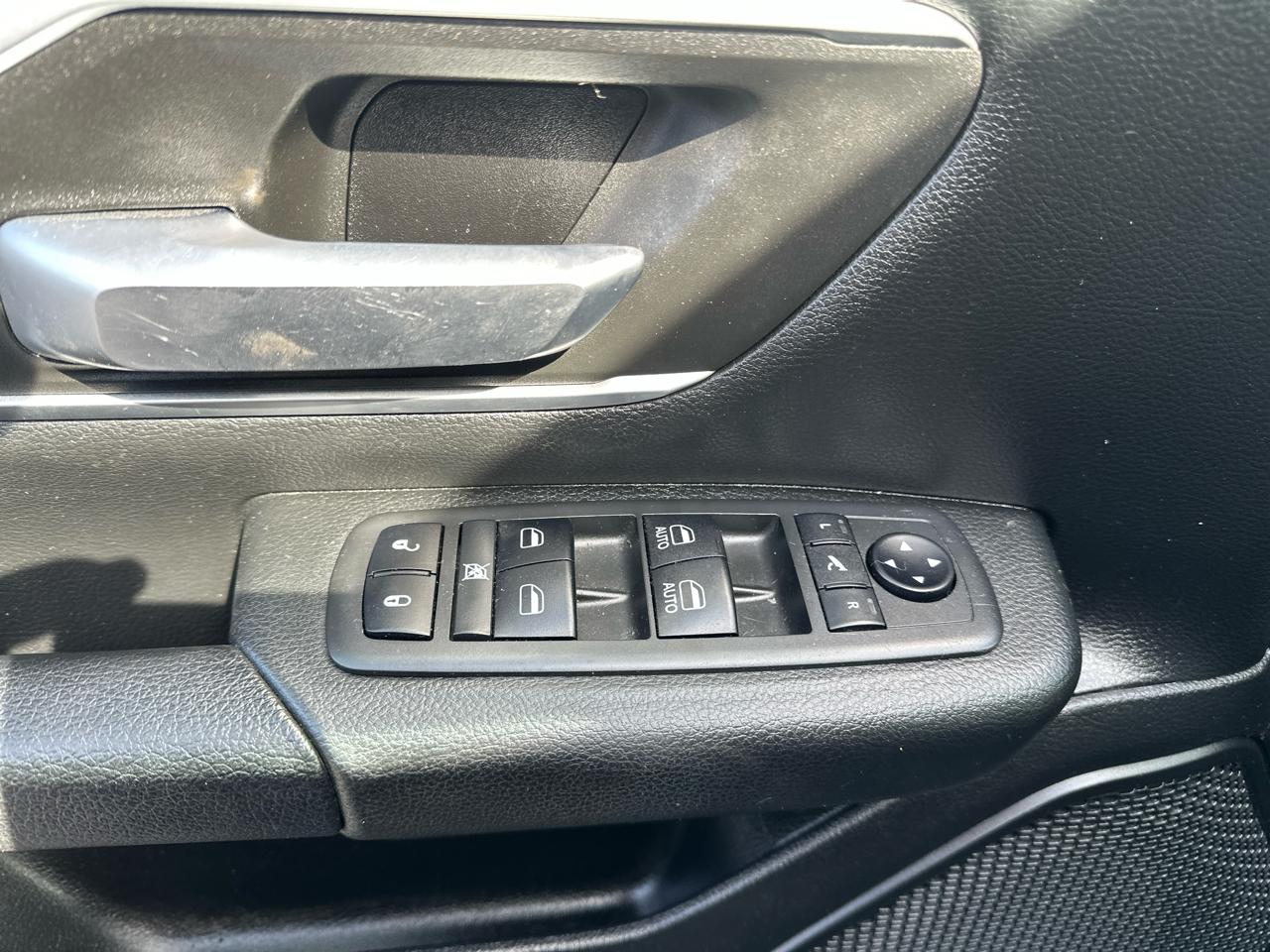 RAM 1500 Big Horn Crew Cab SWB 4WD 2020