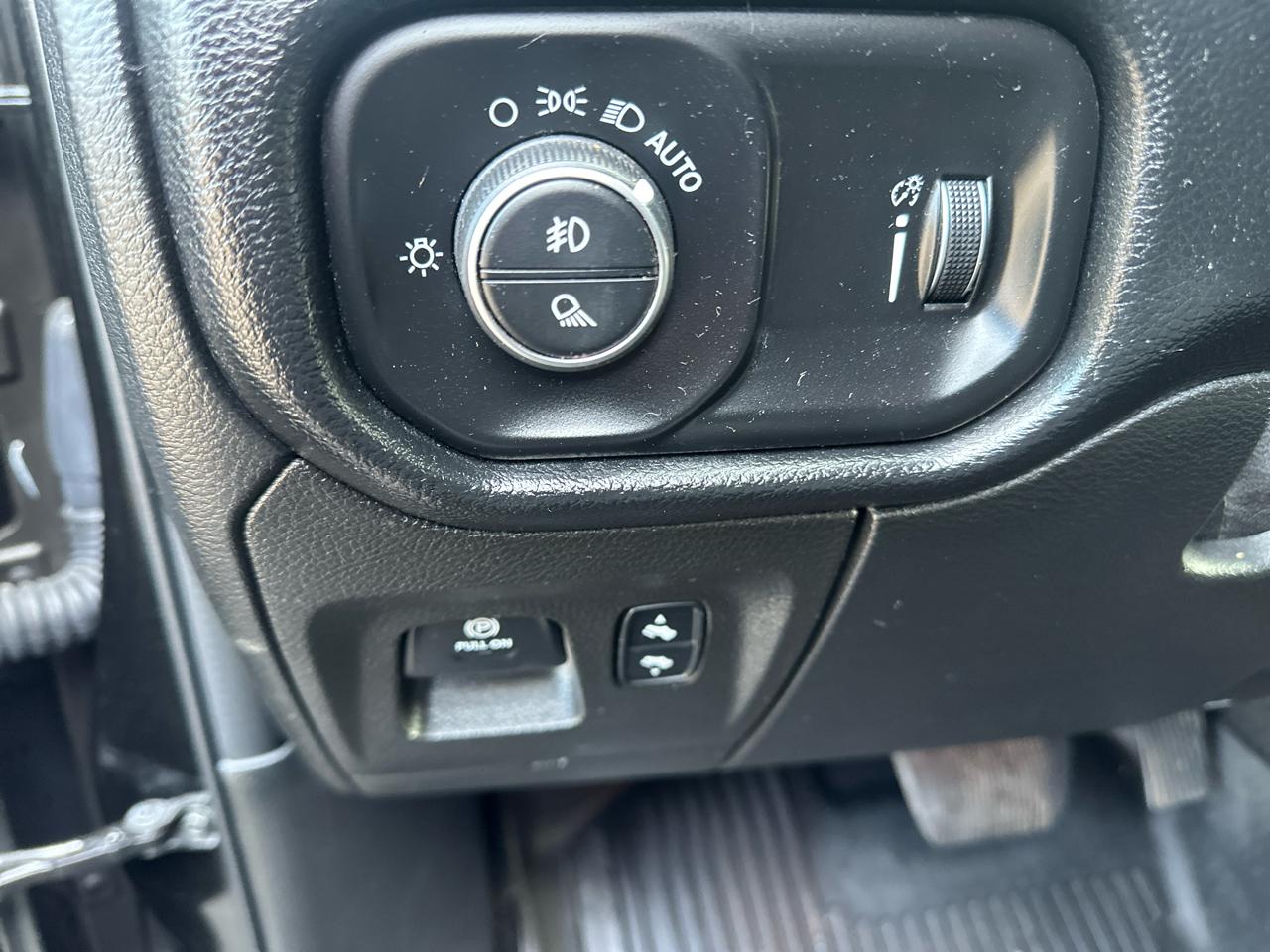 RAM 1500 Big Horn Crew Cab SWB 4WD 2020