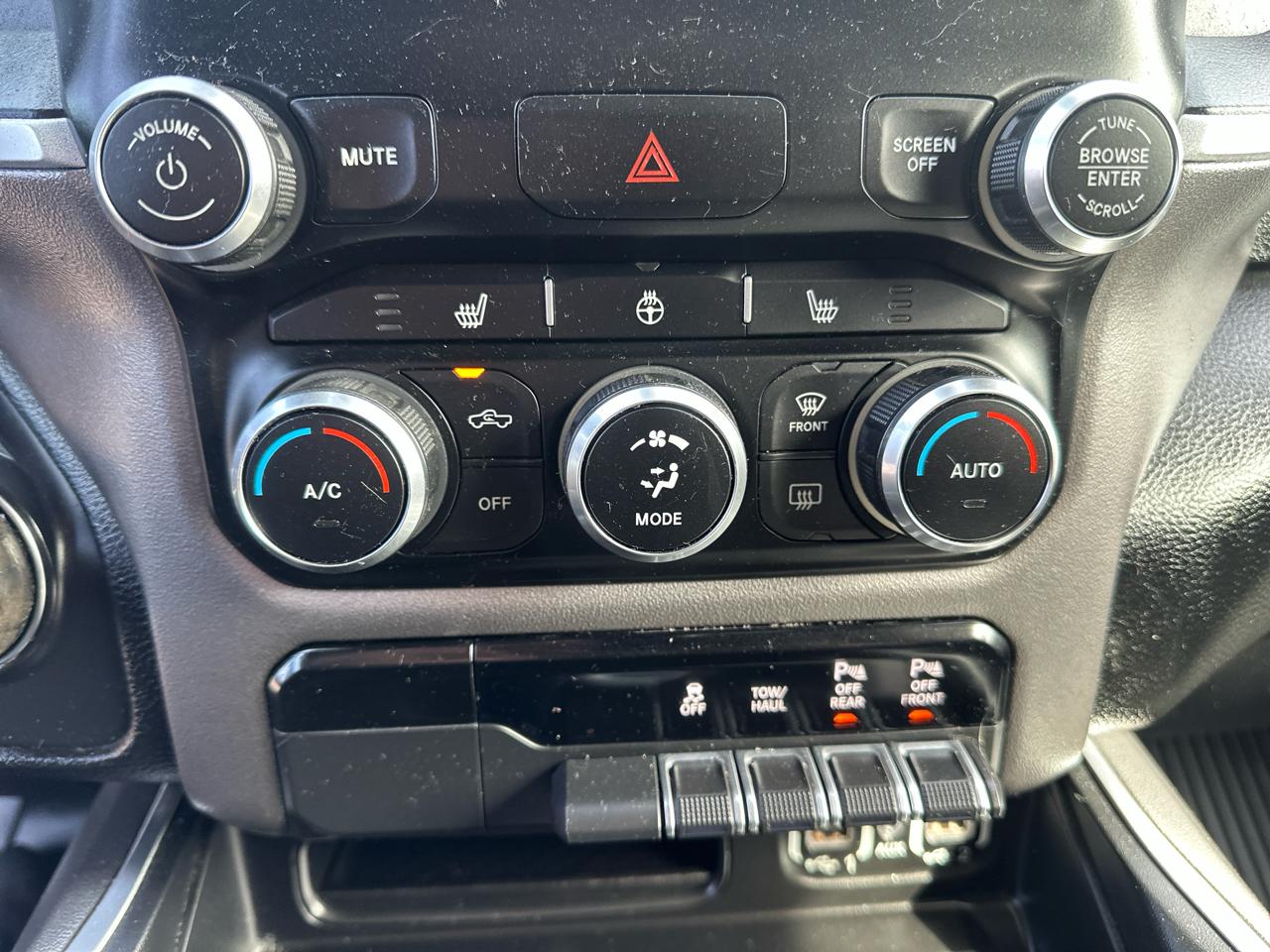 RAM 1500 Big Horn Crew Cab SWB 4WD 2020