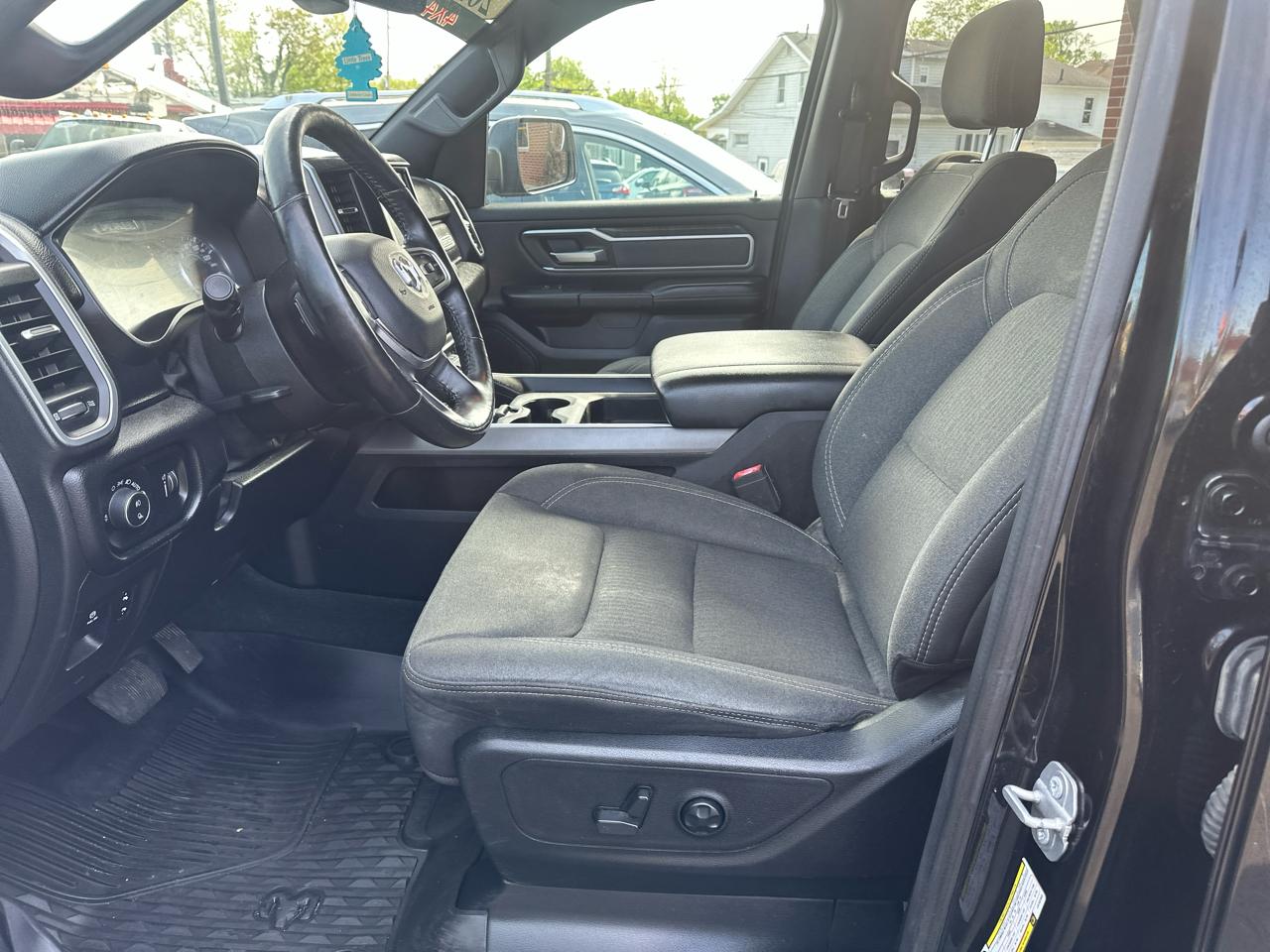 RAM 1500 Big Horn Crew Cab SWB 4WD 2020