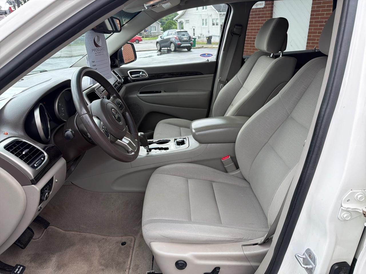 Jeep Grand Cherokee Laredo 4WD 2011