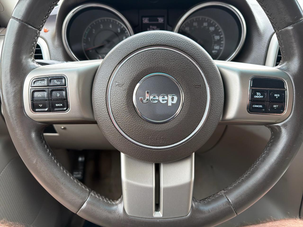 Jeep Grand Cherokee Laredo 4WD 2011