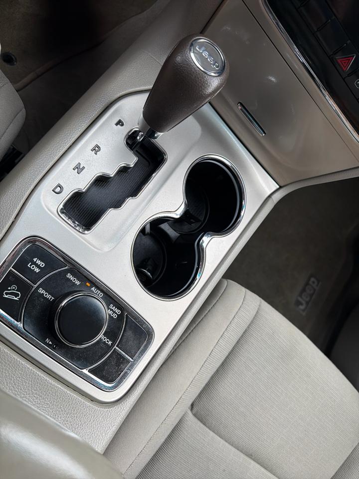 Jeep Grand Cherokee Laredo 4WD 2011