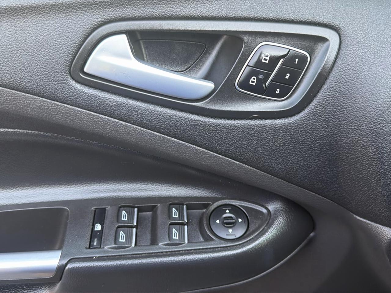 Ford Escape Titanium 4WD 2018