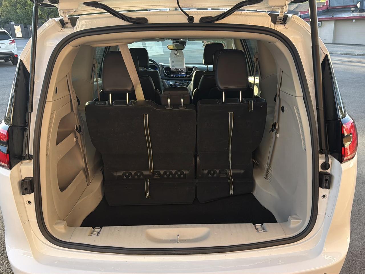 Chrysler Pacifica Touring L 2024