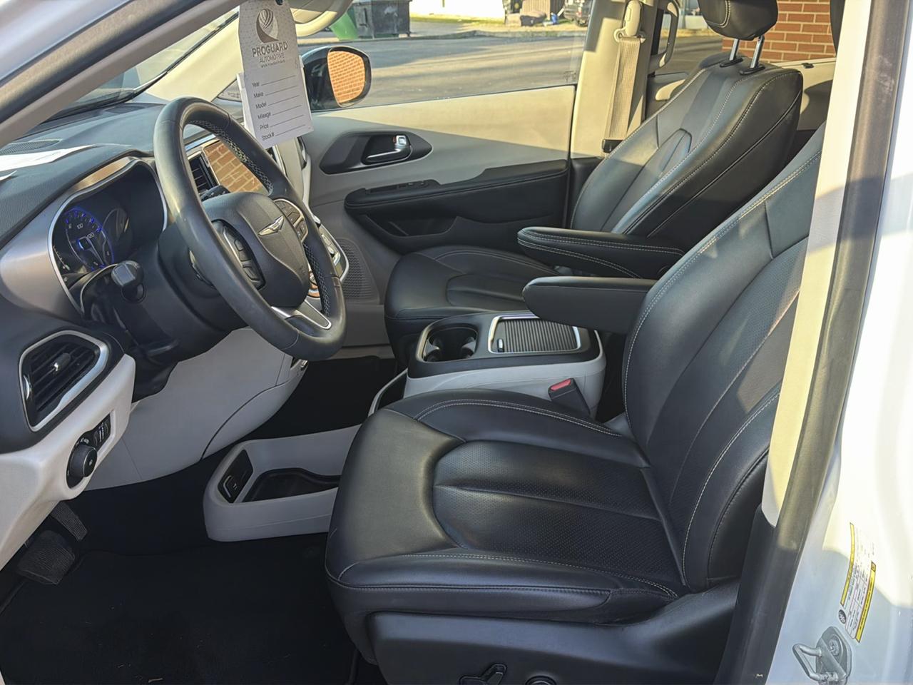 Chrysler Pacifica Touring L 2024