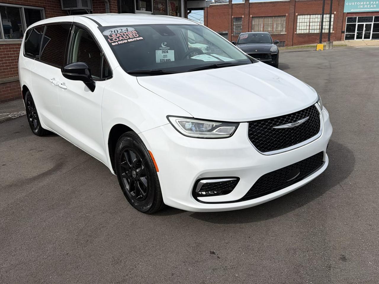 Chrysler Pacifica Touring L 2024