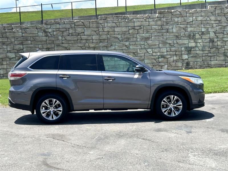 2014 Toyota Highlander LE photo 3