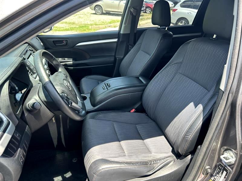 2014 Toyota Highlander LE photo 8