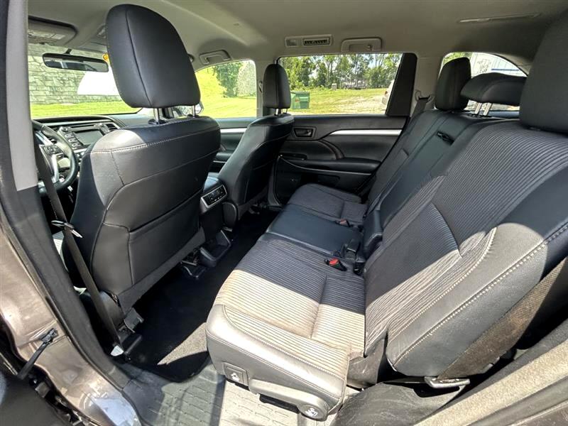 2014 Toyota Highlander LE photo 10