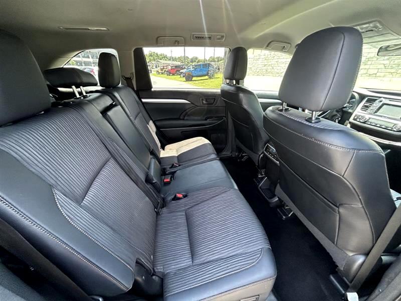 2014 Toyota Highlander LE photo 15