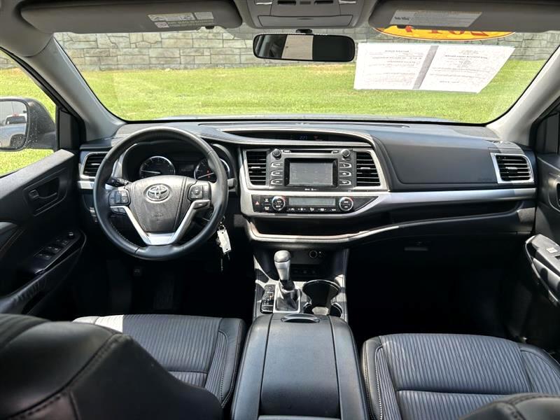 2014 Toyota Highlander LE photo 16