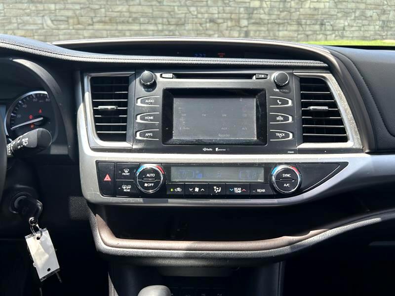 2014 Toyota Highlander LE photo 17