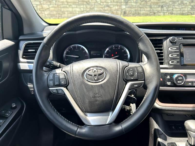2014 Toyota Highlander LE photo 18