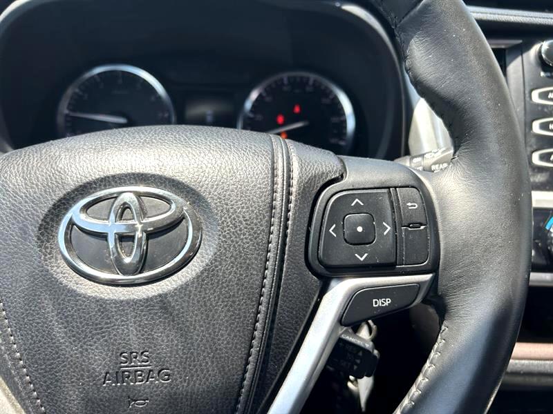 2014 Toyota Highlander LE photo 19