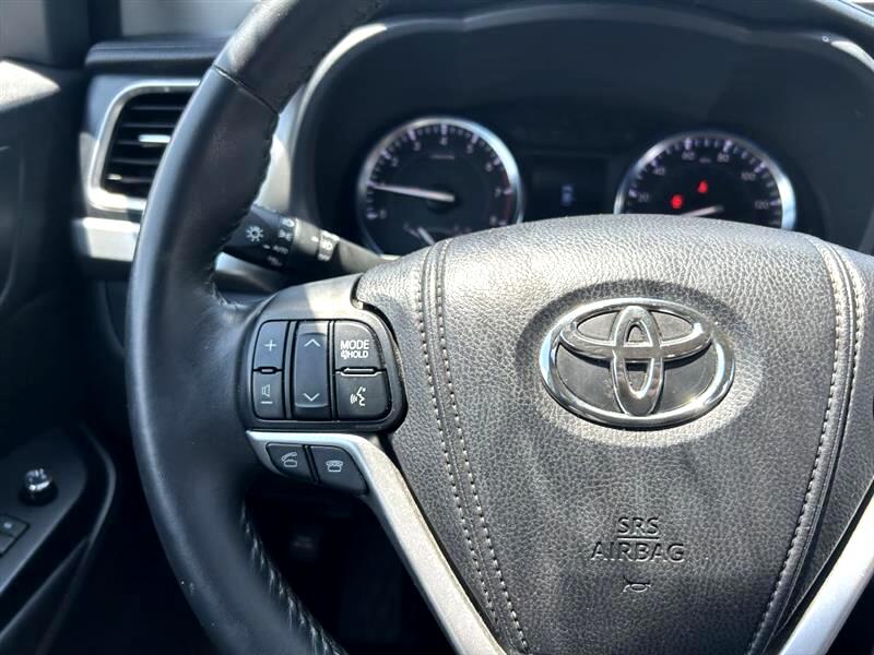 2014 Toyota Highlander LE photo 20