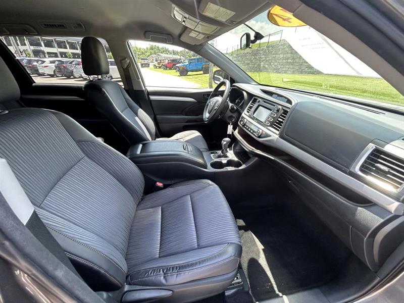 2014 Toyota Highlander LE photo 22