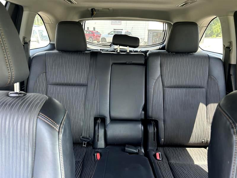 2014 Toyota Highlander LE photo 23