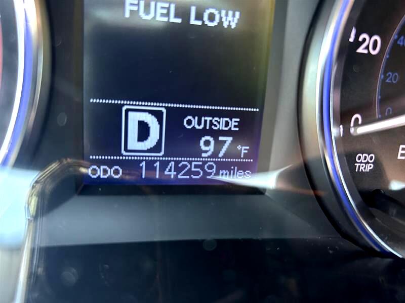 2014 Toyota Highlander LE photo 24